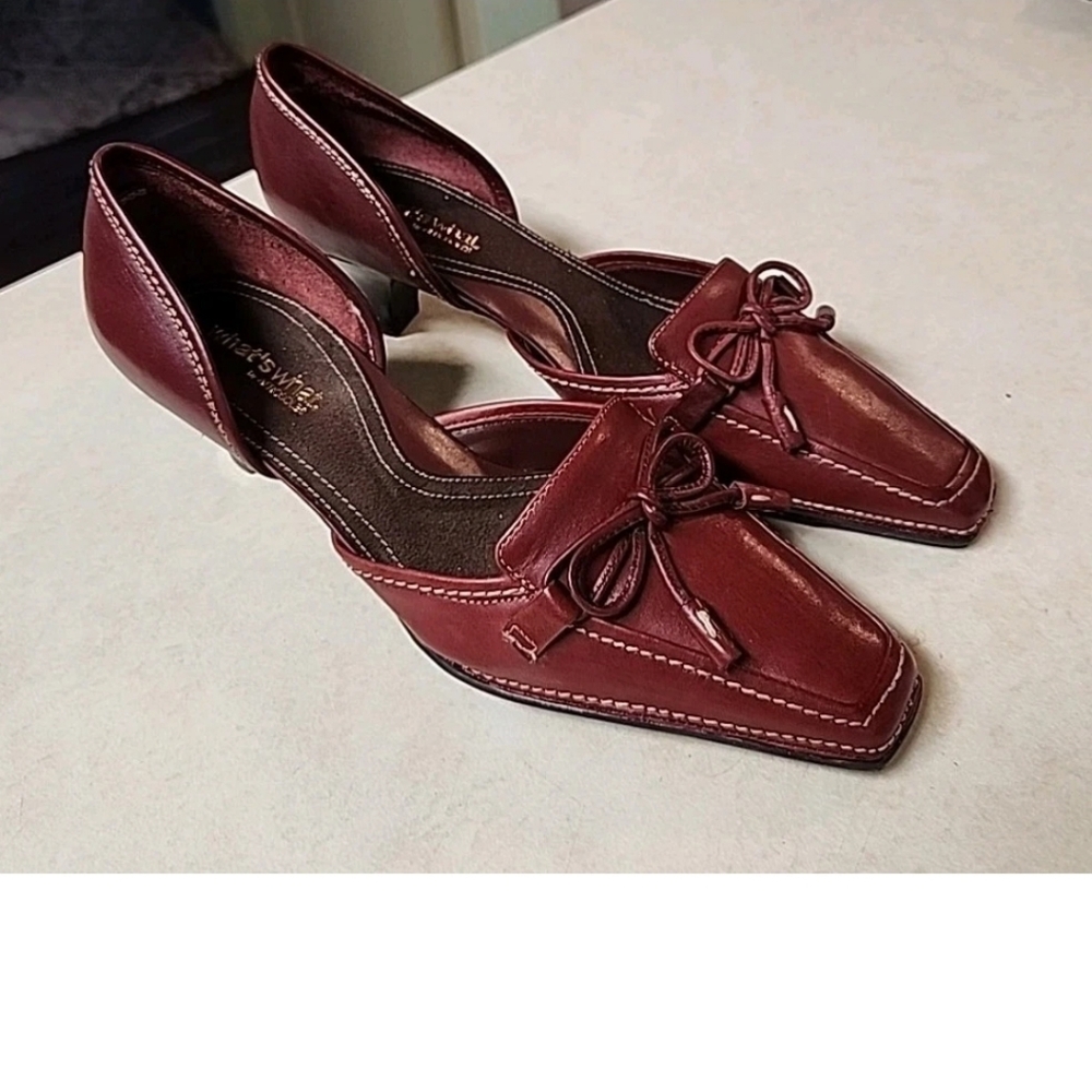NEW Aerosoles Womans What's What "Zip Balm"  Red Leather Kitten Heel Bow Size 7